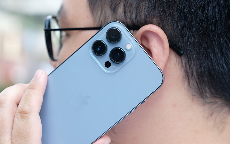 Camera chính của máy sử dụng cảm biến có kích thước lớn hơn, cho phép thu sáng nhiều hơn