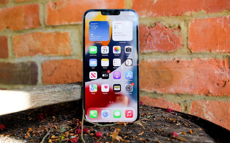 iPhone 13 Pro 256GB cũ được bảo vệ toàn diện cả 2 mặt trước sau