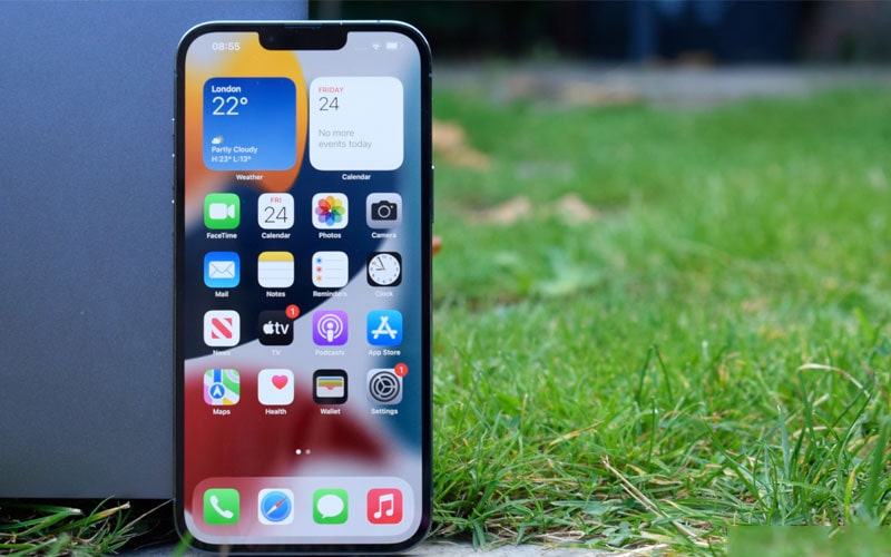 Màn hình OLED trên máy cung cấp những chi tiết rực rỡ và siêu sắc nét