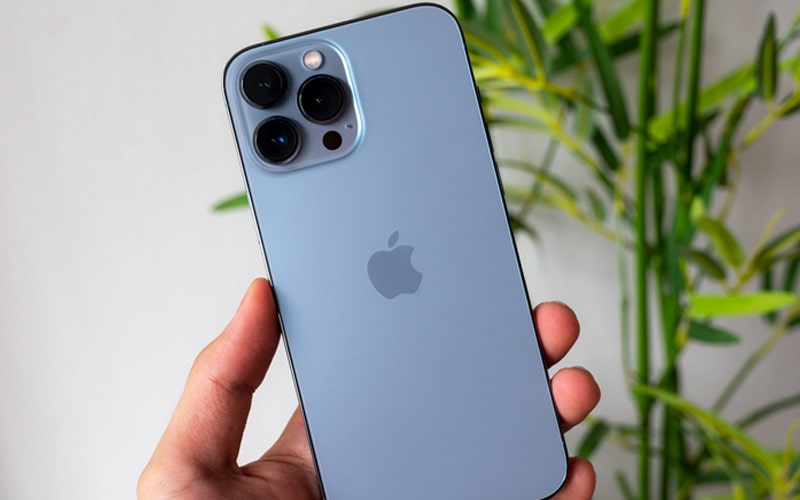 Thiết kế trên iPhone 13 Pro Max 256GB cũ mang nhiều nét tương đồng với phiên bản cũ 
