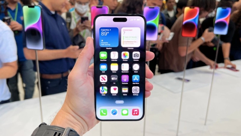 Công nghệ OLED giúp tái tạo màu sắc chính xác, độ tương phản cao và màu đen sâu thẳm