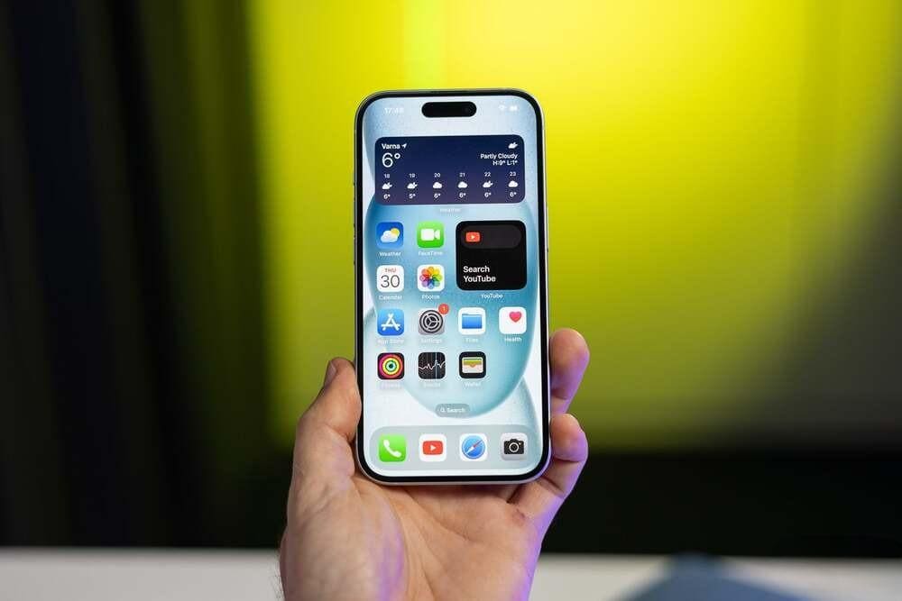 Màn hình của iPhone 15 256GB cũ gây ấn tượng với Dynamic Island 