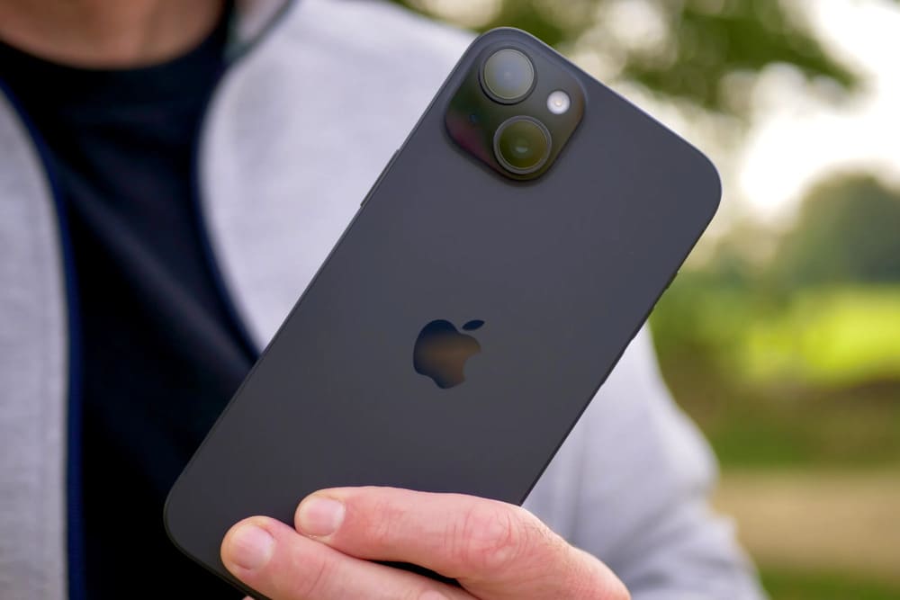 Ngoại hình của iPhone 15 Plus 128GB cũ thanh lịch hơn nhờ 4 góc được bo gọn