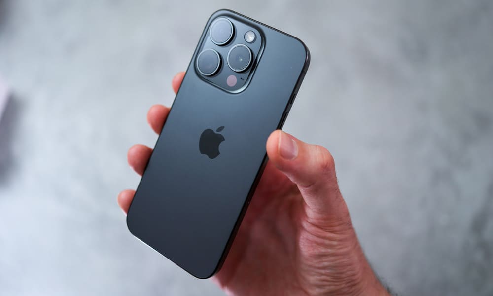 Khung titan và lớp kính mờ độc đáo của iPhone 15 Pro 128GB cũ