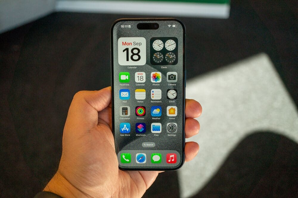 Sự kết hợp hoàn hảo giữa tinh tế và sang trọng của iPhone 15 Pro 128GB cũ 