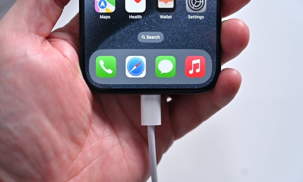 iPhone 15 Pro 256GB cũ hỗ trợ truyền dữ liệu qua cổng USB 3.2