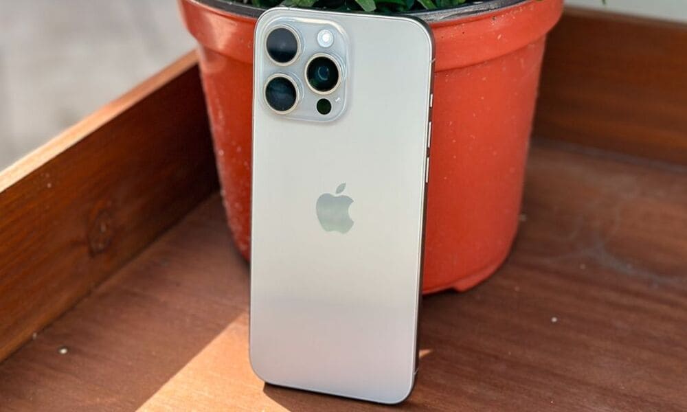 Khung iPhone 15 Pro Max 256GB cũ được làm từ titan cao cấp