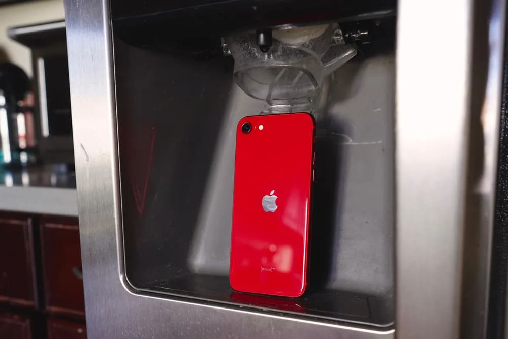 Điện thoại iPhone SE 2020 256GB cũ giá rẻ.