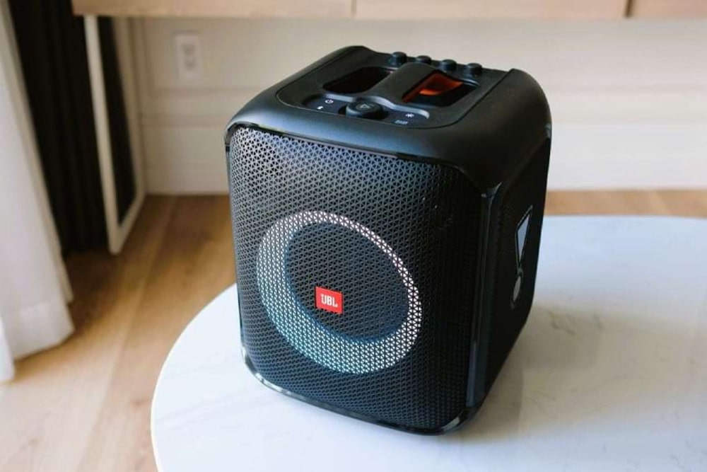 Loa JBL Encore Essential mang lại cho bữa tiệc những niềm vui bất tận 